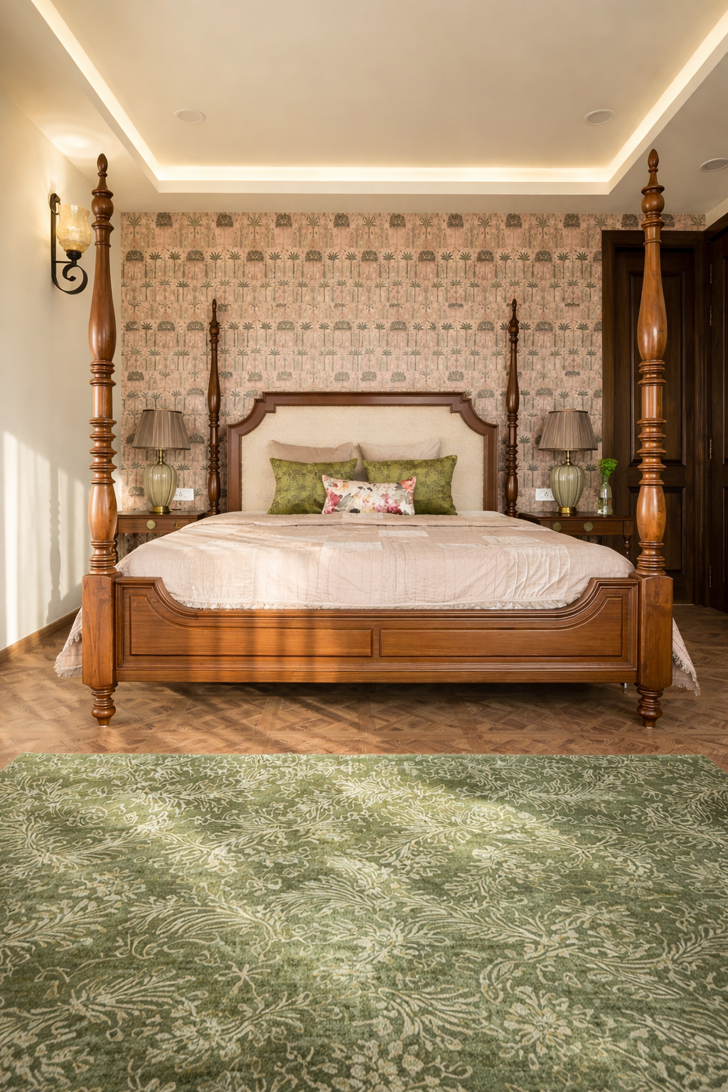 🛏 The Maharaja Grand Teak Four-Poster Bed